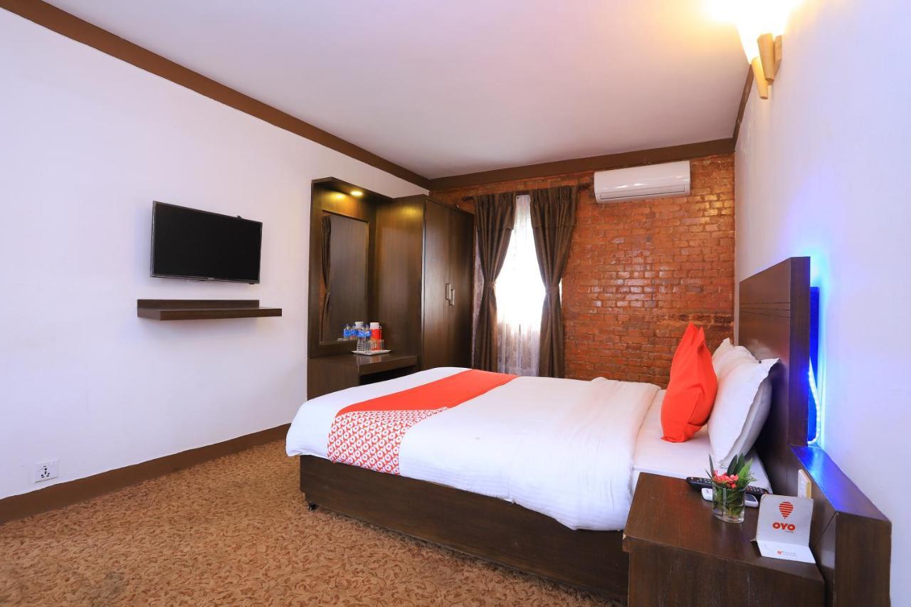 Oyo 591 Hotel Blue Moon Dharampur Exteriör bild