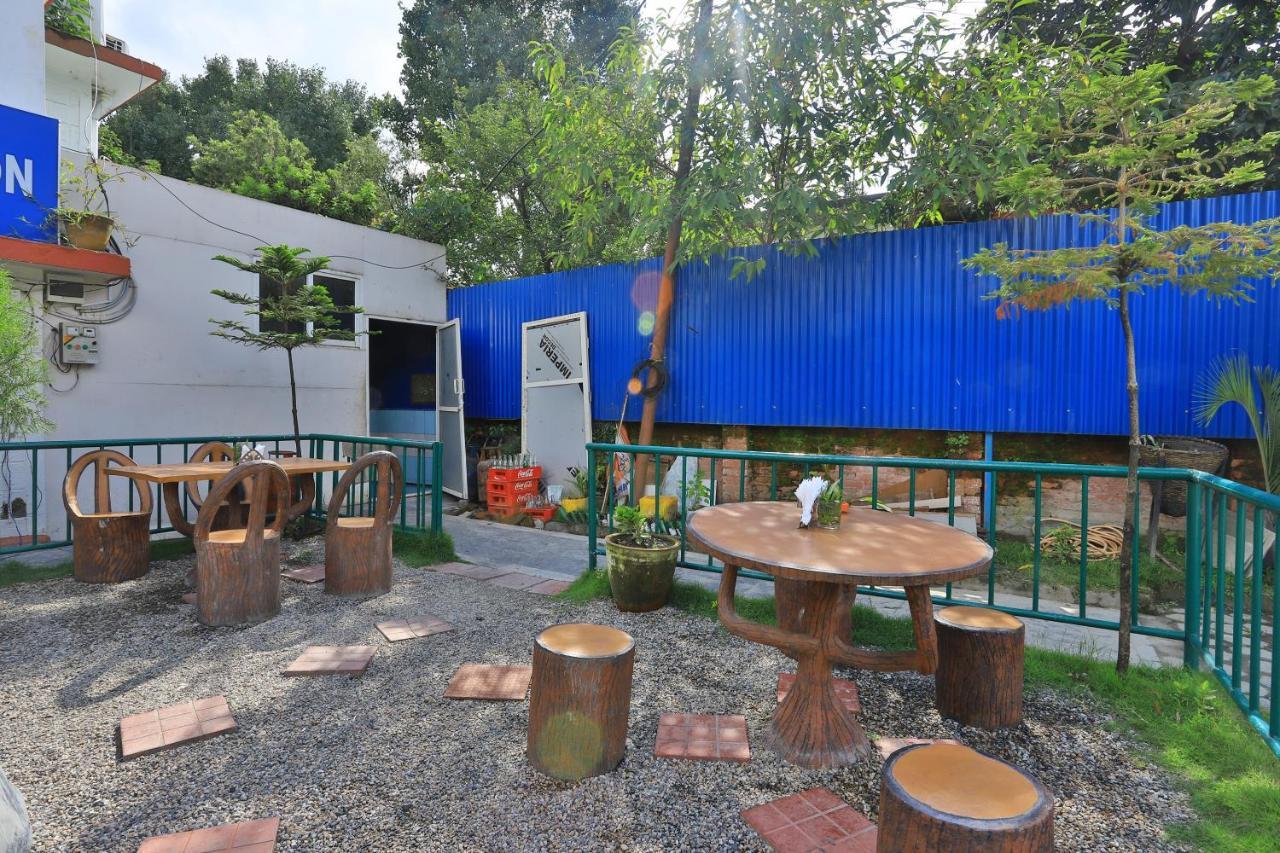 Oyo 591 Hotel Blue Moon Dharampur Exteriör bild