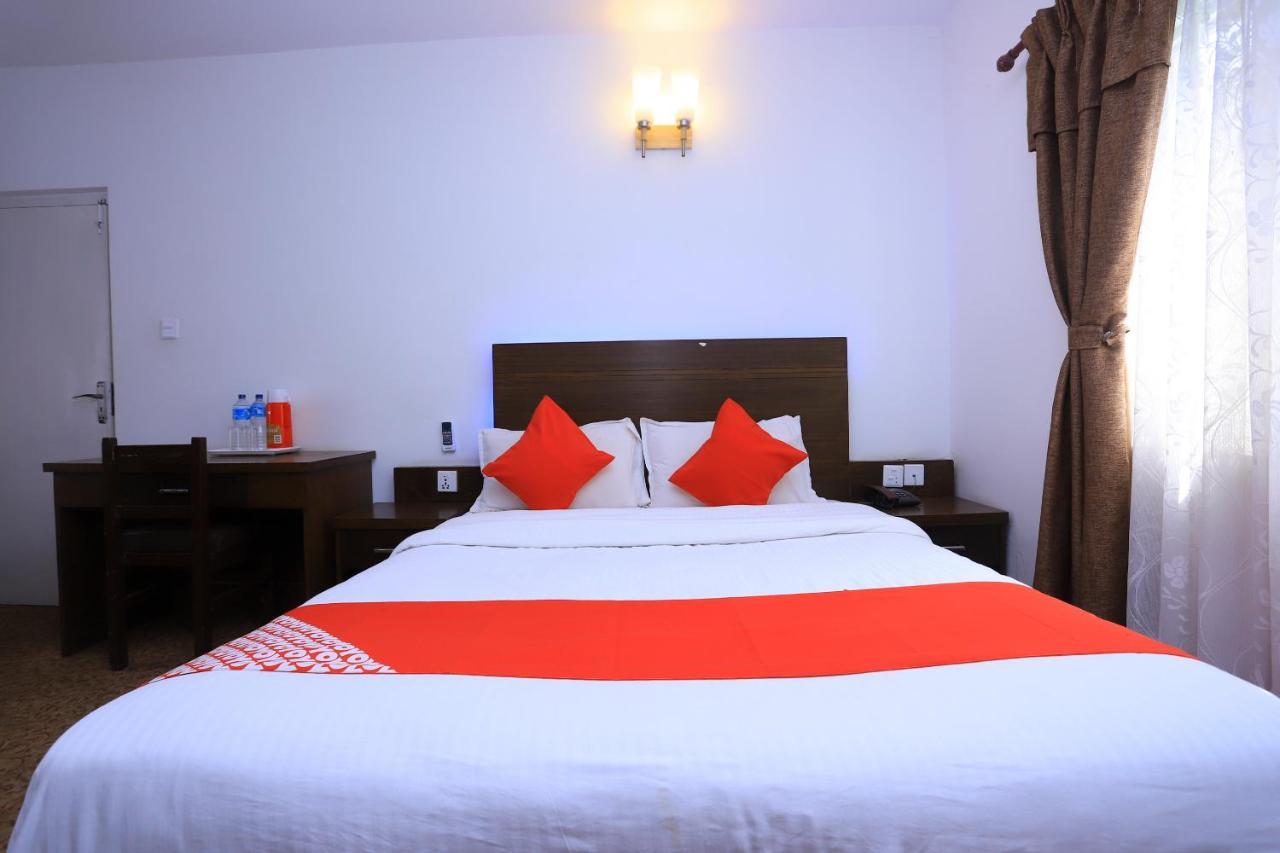 Oyo 591 Hotel Blue Moon Dharampur Exteriör bild