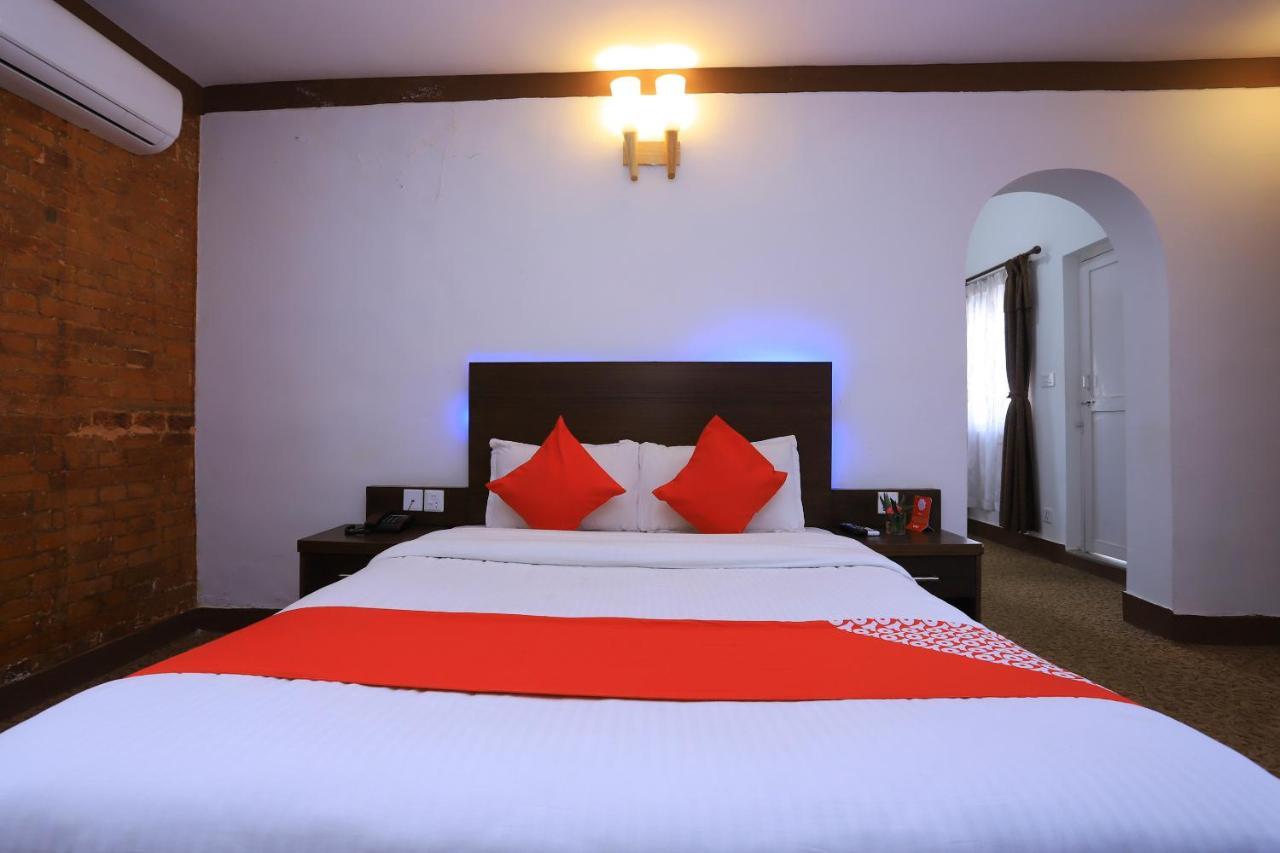 Oyo 591 Hotel Blue Moon Dharampur Exteriör bild