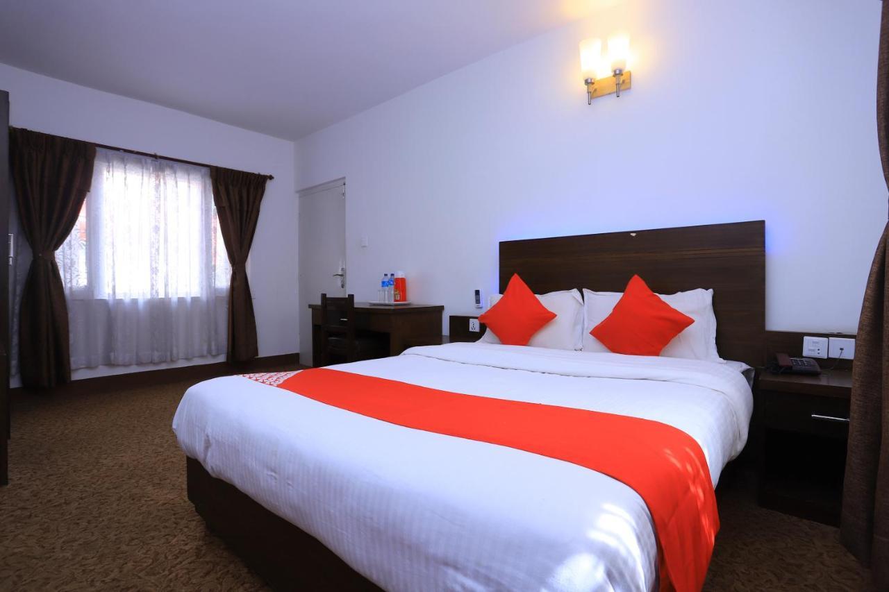Oyo 591 Hotel Blue Moon Dharampur Exteriör bild