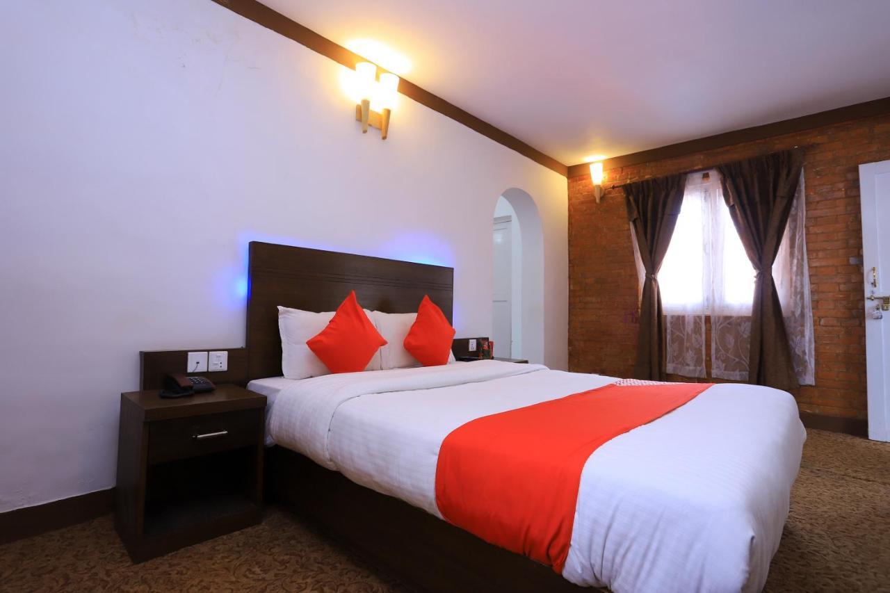 Oyo 591 Hotel Blue Moon Dharampur Exteriör bild