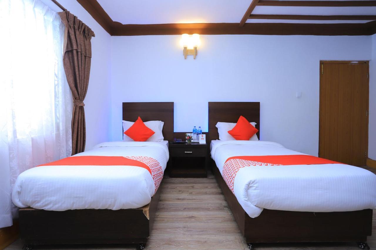 Oyo 591 Hotel Blue Moon Dharampur Exteriör bild
